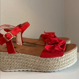 Red bow sandals